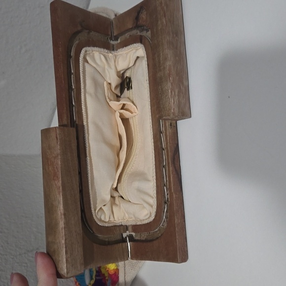 NWOT BEADED SUNBURST WOODEN HANDLE CLUTCH colorful - Picture 4 of 4